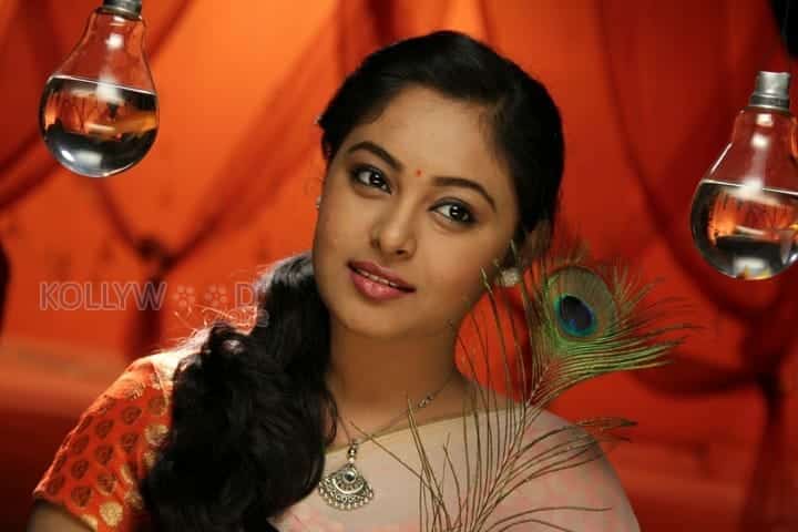 Thottal Thodarum Movie Heroine Arundhati Photos 03