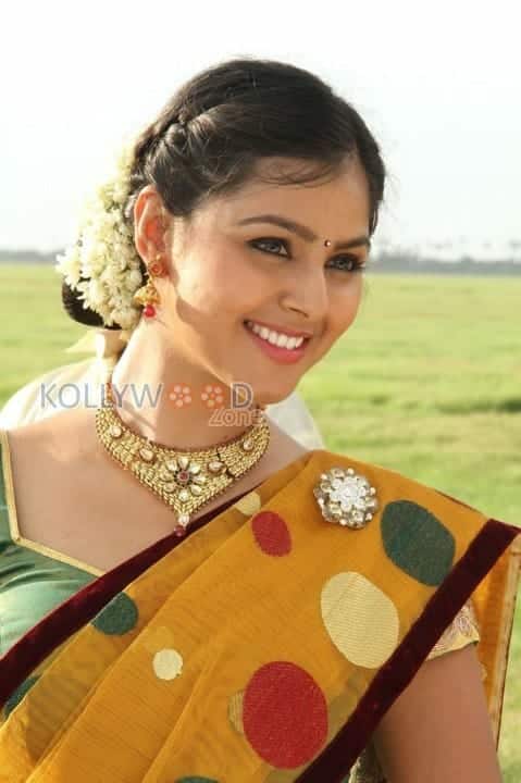 Vanavarayan Vallavarayan Movie Heroine Monal Gajjar Photos 06