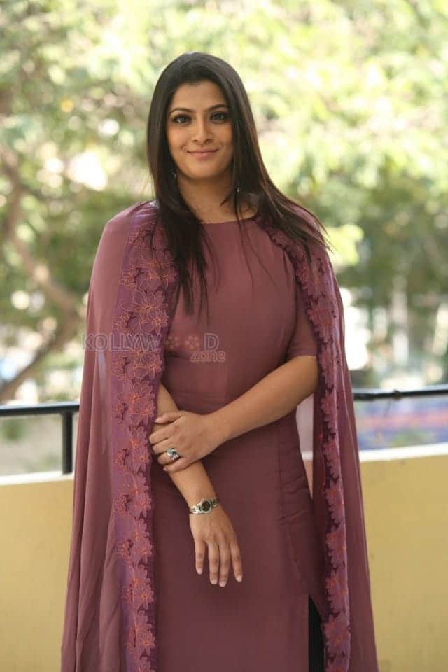 Varalaxmi Sarathkumar Sarkar Interview Photos 07