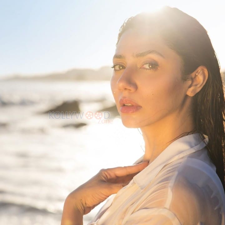 Sexy Mahira Khan Wet White Shirt Look Pictures 01