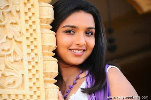 Thulli Vilaiyaadu Heroine Deepthi Pictures 01