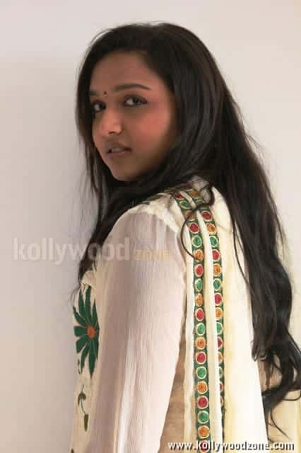 Thullivilaiyadu Heroine Deepthi Photos 16