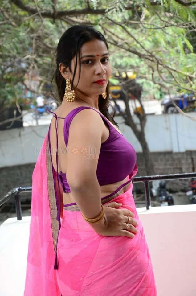 Actress Inaya Sultana at Prasanna Bhumi Entertainments Movie Opening Photos 42