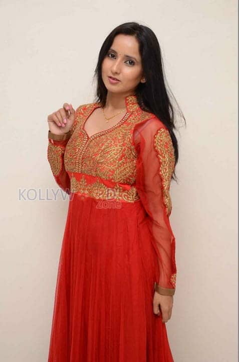 Actress Ishika Singh New Stills 11