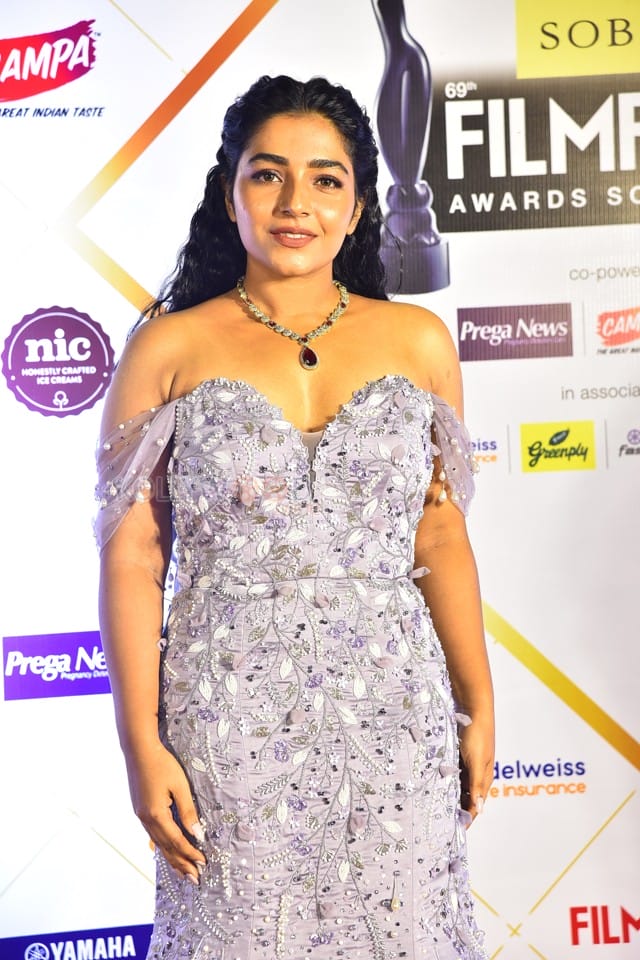 Actress Rajisha Vijayan at 69th SOBHA Filmfare Awards South 2024 Photos 06