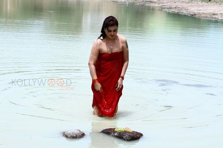 Actress Sona In Sivappu Manidharagal Movie Pictures 02