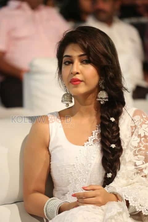 Actress Sonarika Photos 18