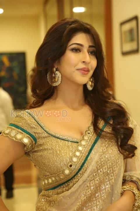 Actress Sonarika Spicy Saree Cleavage Photos 01