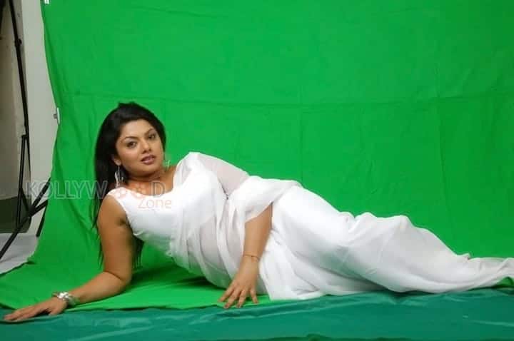 Actress Swathi Varma Hot Pictures 04