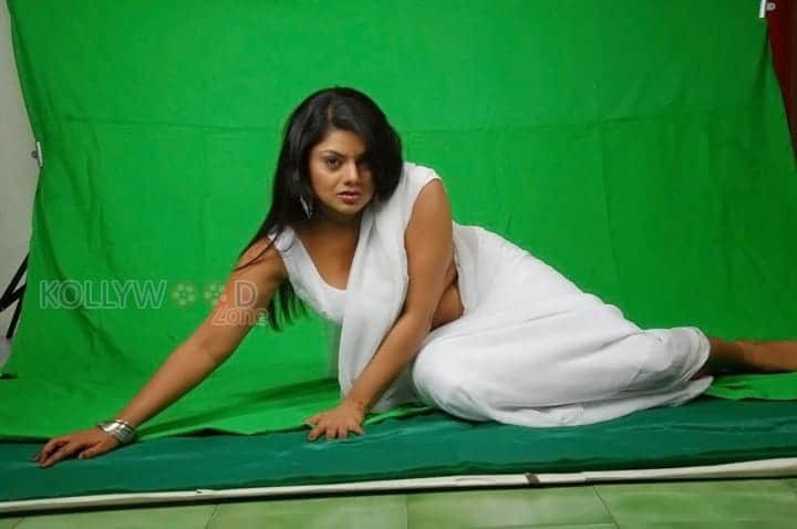 Actress Swathi Varma Hot Pictures 15