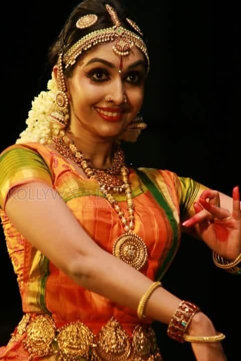 Actress Utthara Unni Bharathanatyam Recital Photos 05