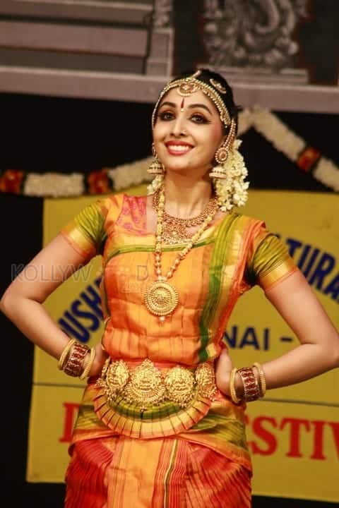 Actress Utthara Unni Bharathanatyam Recital Photos 08