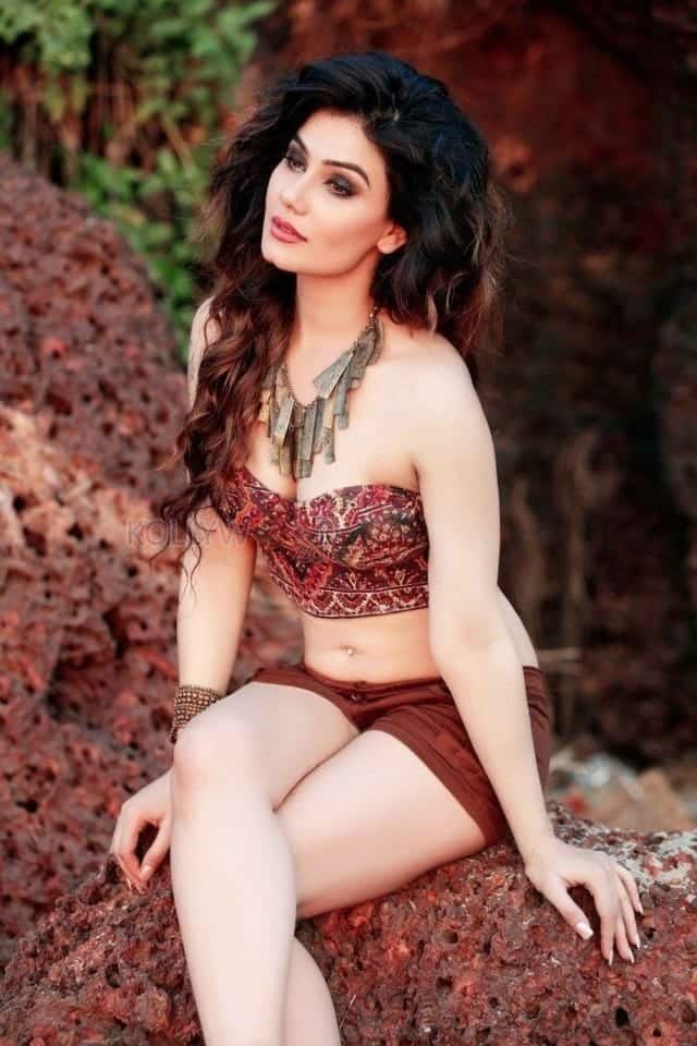 Kangna Sharma Hot Photos 03