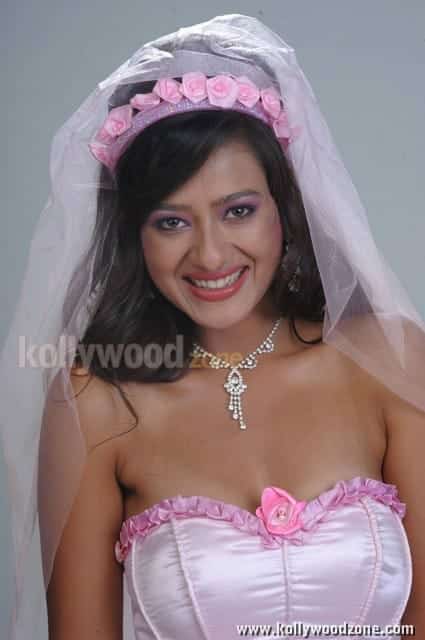 Madalasa Sharma Sexy Pictures 05