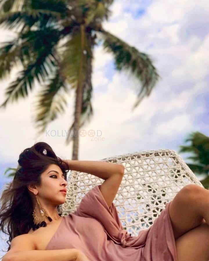 Sexy Model Sonarika Bhadoria Spicy Photos 17