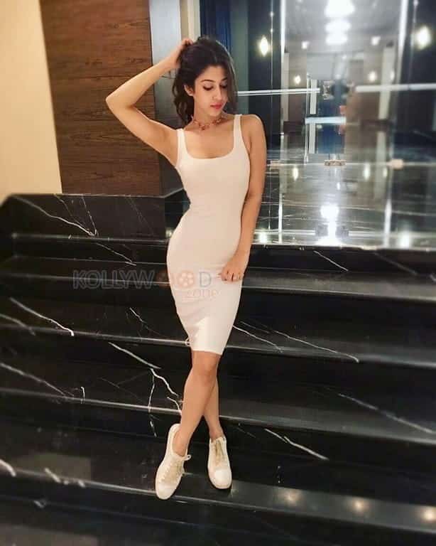 Sexy Sonarika Bhadoria Hot Pictures 03