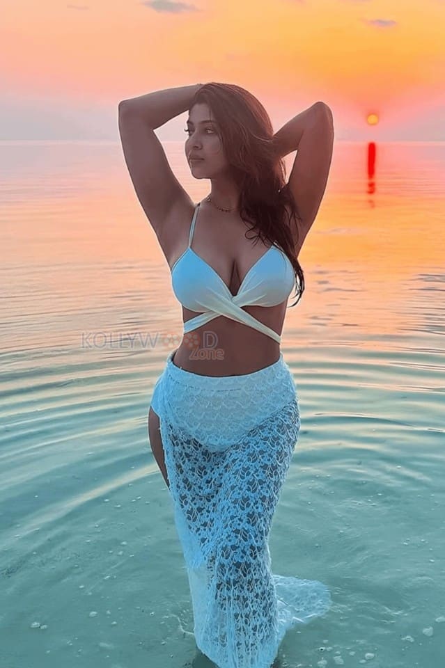 Sonarika Bhadoria Glam Beach Swimsuit Photos 02