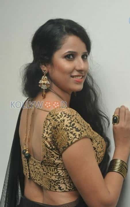 Sravya Reddy Pictures 16