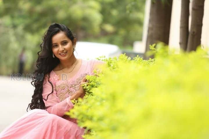 Telugu Actress Ishika Singh New Pictures 12