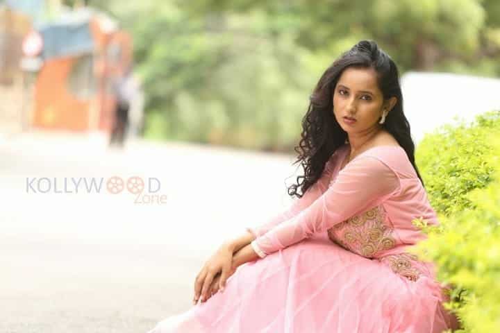 Telugu Actress Ishika Singh New Pictures 14