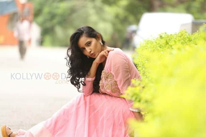 Telugu Actress Ishika Singh New Pictures 17