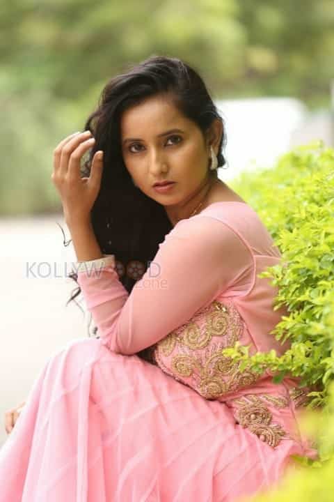 Telugu Actress Ishika Singh New Pictures 18