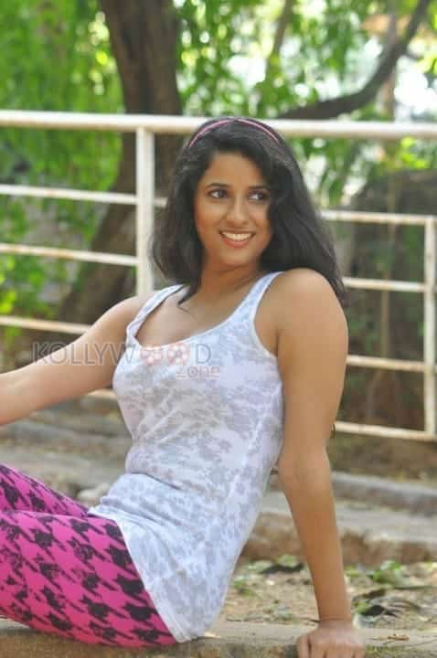 Telugu Actress Sravya Reddy Sexy Pictures 01