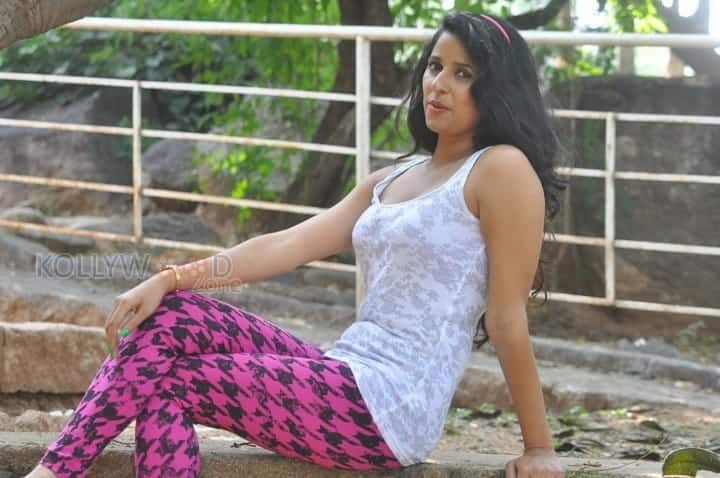 Telugu Actress Sravya Reddy Sexy Pictures 19