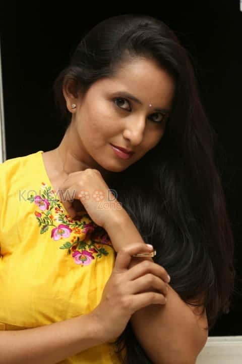 Tollywood Actress Ishika Singh Photos 06