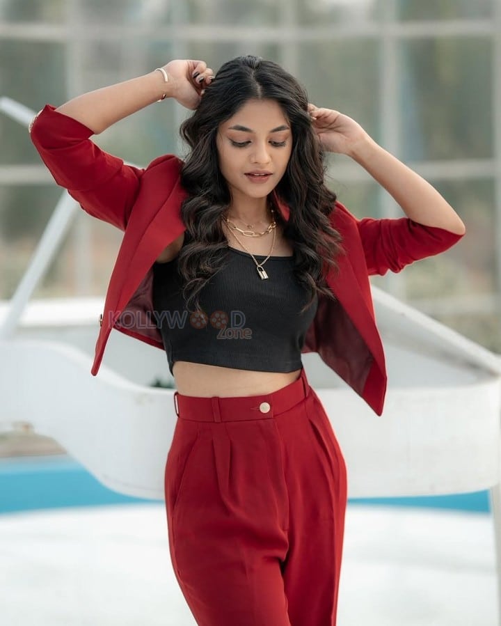Charming Ivana in a Red Suit with a Black Crop Top Photos 03