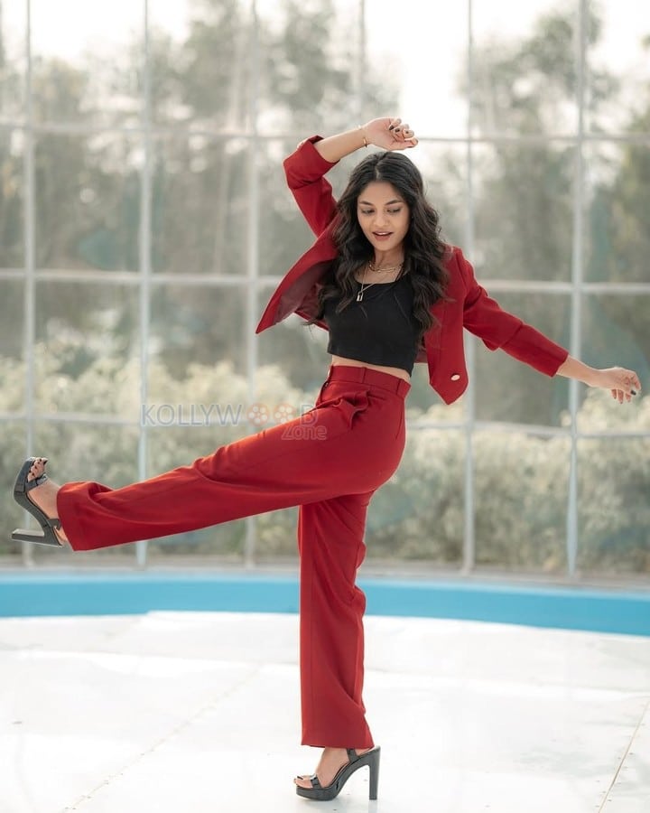 Charming Ivana in a Red Suit with a Black Crop Top Photos 07