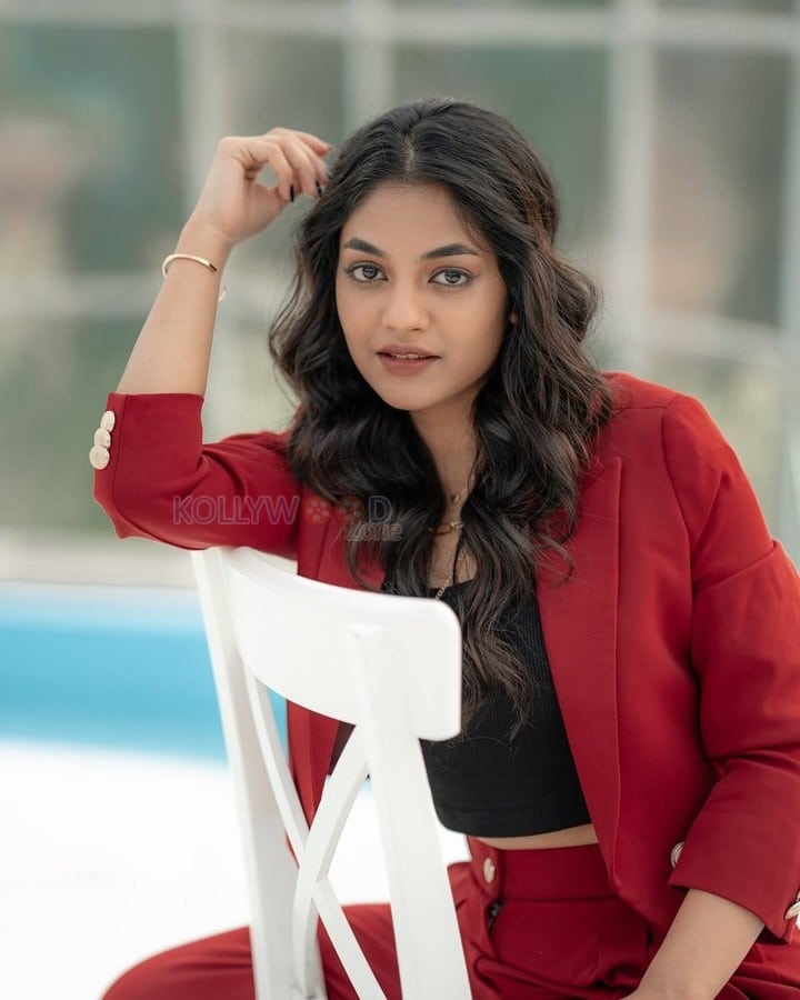 Charming Ivana in a Red Suit with a Black Crop Top Photos 08
