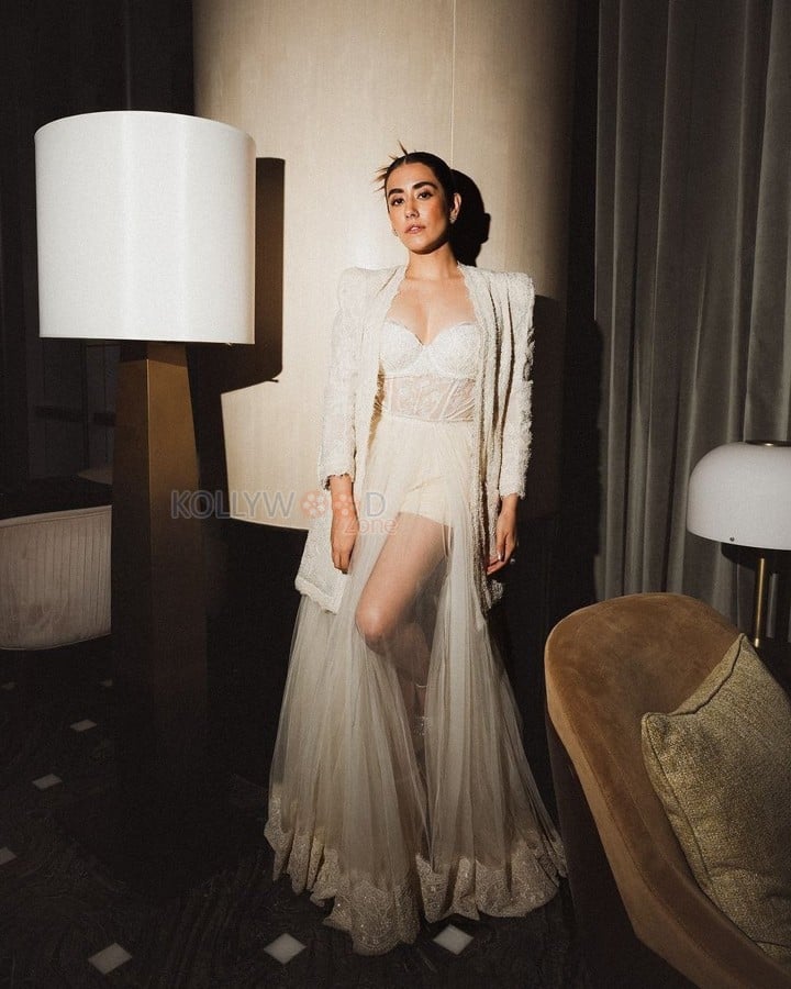 Canadian Singer Jonita Gandhi in a Sexy Bridal Dress Photos 06