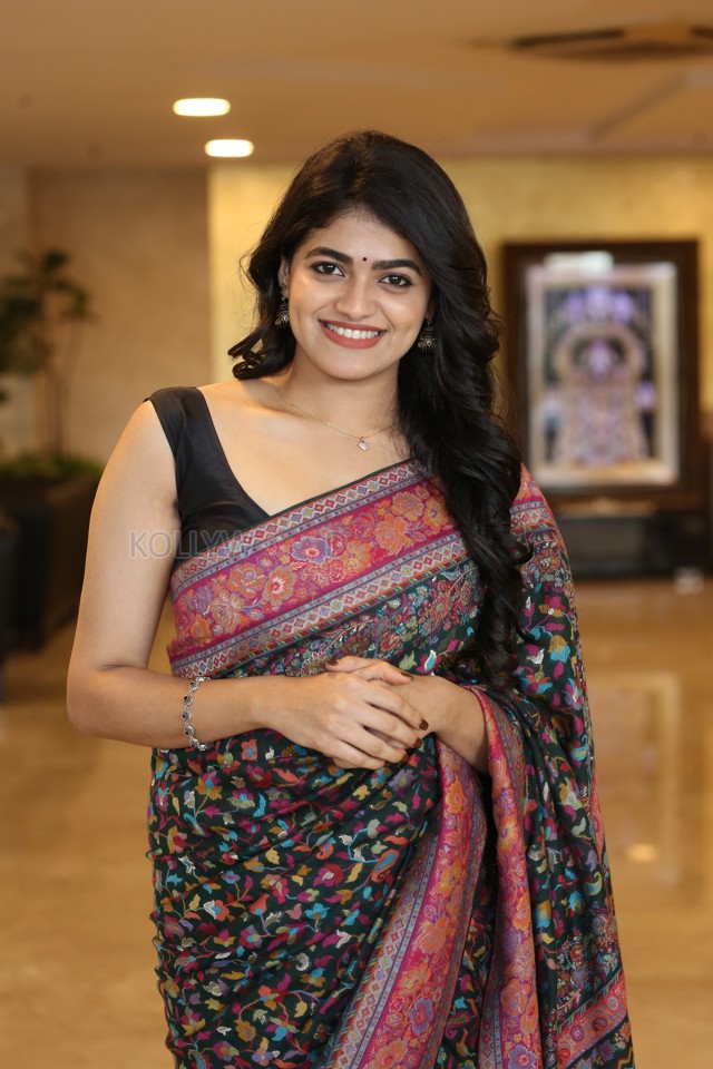 Heroine Sangeerthana Vipin at Janaka Aithe Ganaka Pre Release Event Pictures 01