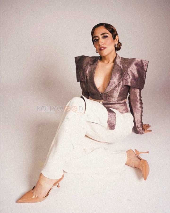 Sexy Jonita Gandhi in a Brocade Cropped Blazer with Relaxed Fit Flared Pants Photos 04