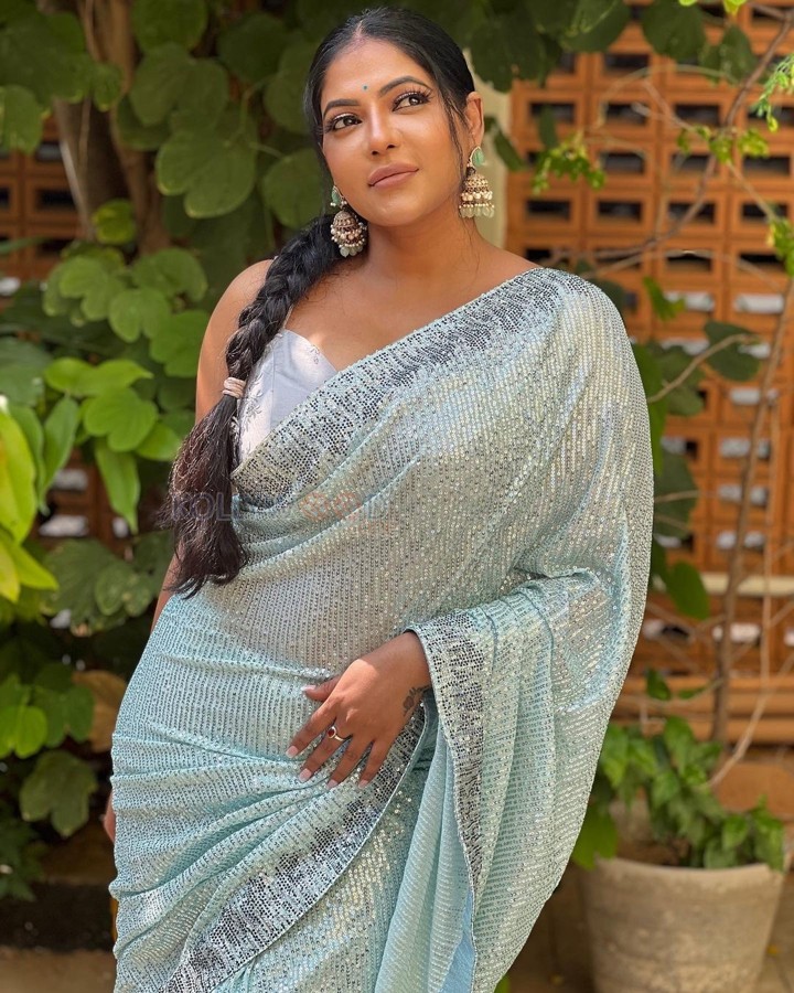 Sexy Reshma Pasupuleti in a Light Blue Sequin Saree Pictures 03