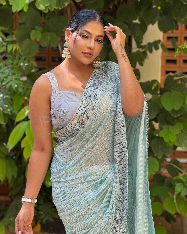 Sexy Reshma Pasupuleti in a Light Blue Sequin Saree Pictures 04