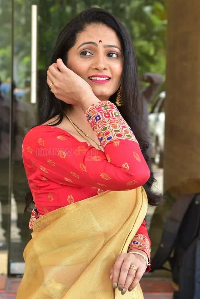 TV Anchor Jordar Sujatha at Save the Tigers Press Meet Stills 11