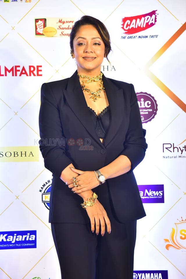 Actress Jyothika at 69th SOBHA Filmfare Awards South 2024 Pictures 08