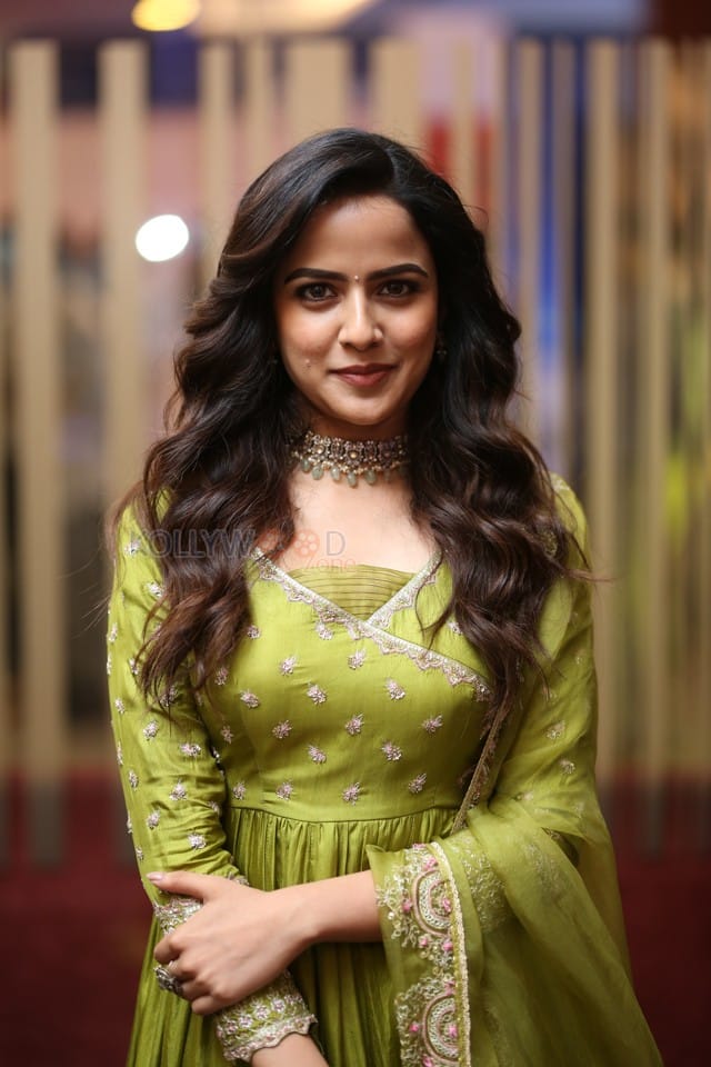 Actress Vaishnavi Chaitanya at Jack Movie Kiss Song Launch Event Photos 11