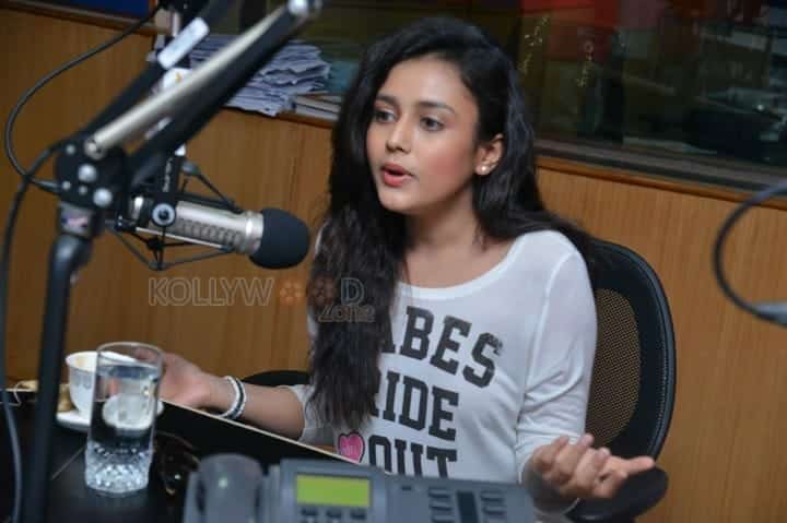 Mishti Chakravarthi At Babu Baga Busy Team At Radio City Photos 12