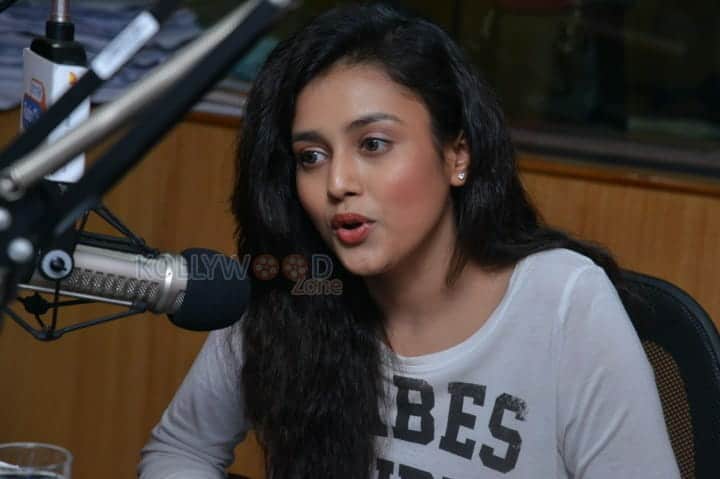 Mishti Chakravarthi At Babu Baga Busy Team At Radio City Photos 14