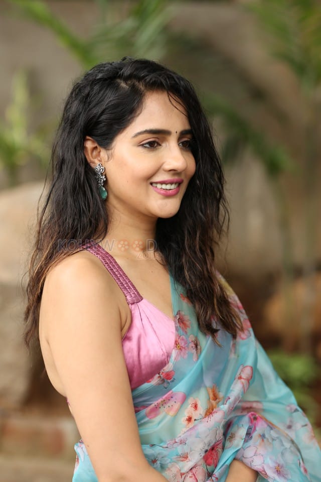 Actress Malvi Malhotra at Tiragabadara Saami Movie Success Press Meet Photos 05