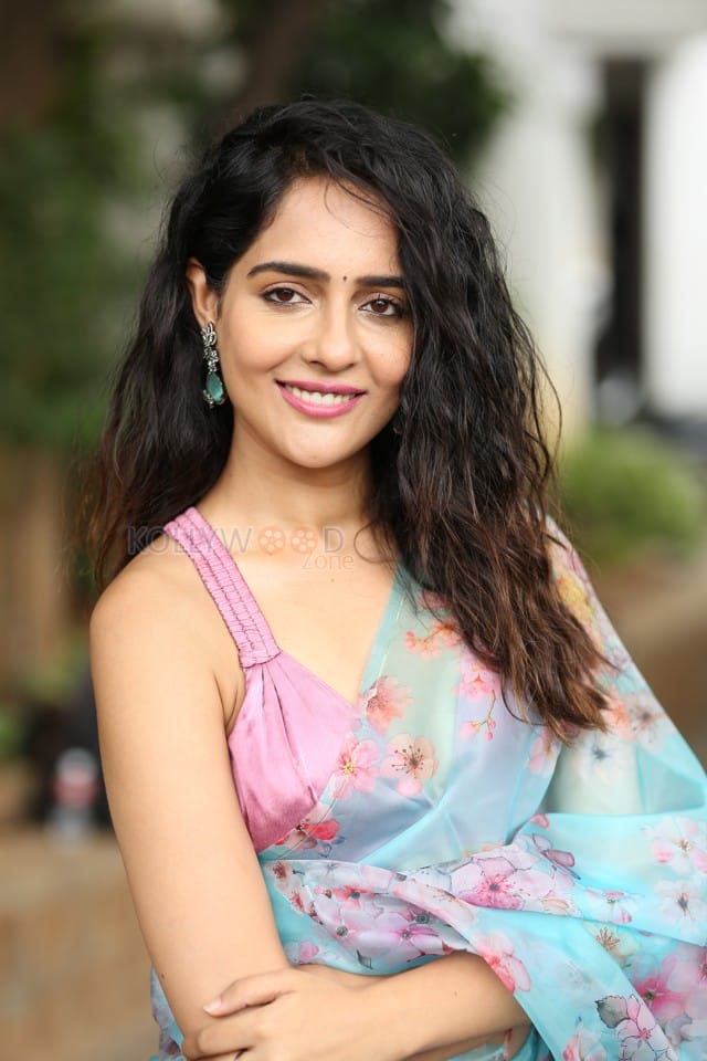 Actress Malvi Malhotra at Tiragabadara Saami Movie Success Press Meet Photos 24