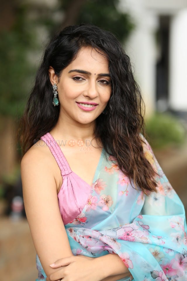 Actress Malvi Malhotra at Tiragabadara Saami Movie Success Press Meet Photos 25