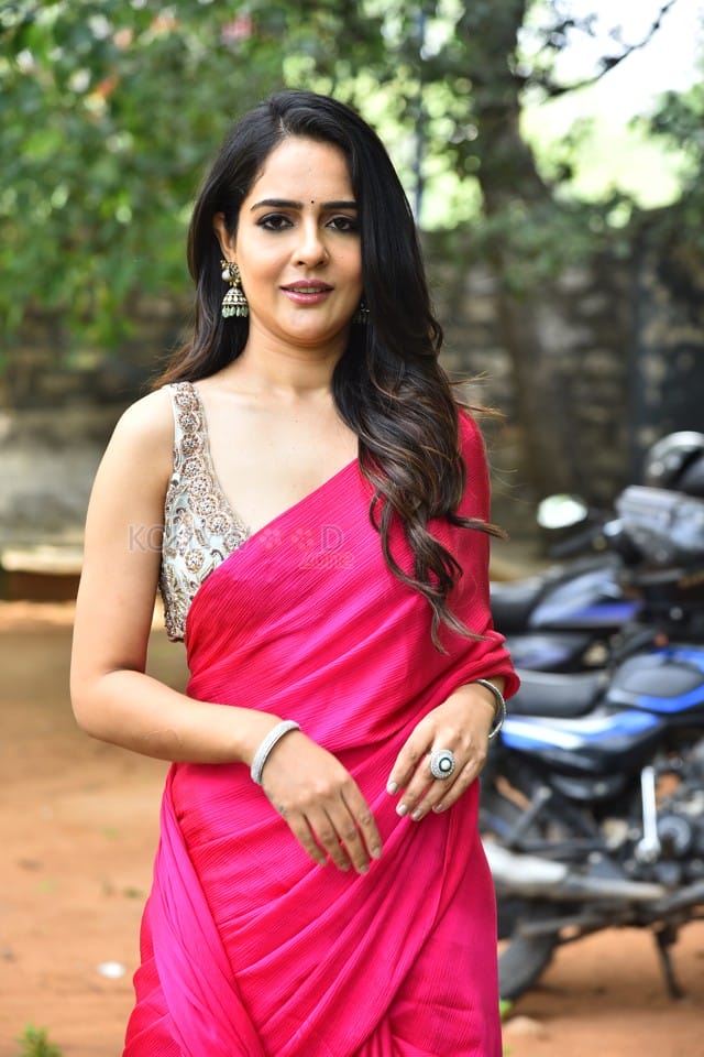 Actress Malvi Malhotra at Tiragabadara Saami Trailer Launch Pictures 03