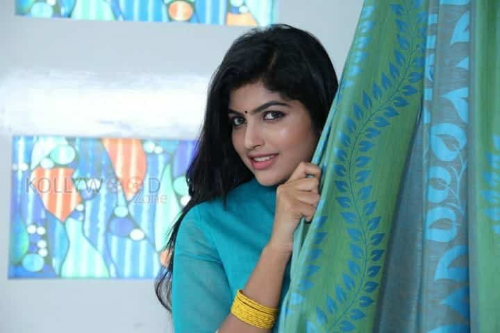 Actress Naina Sarwar Pictures 09