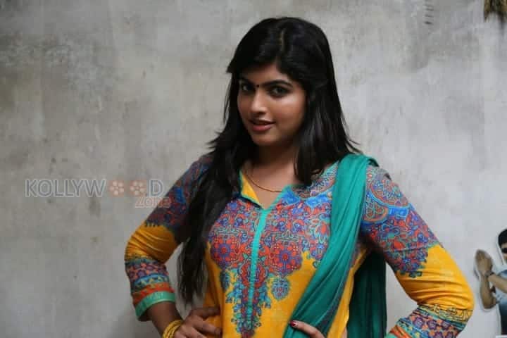 Actress Naina Sarwar Pictures 28