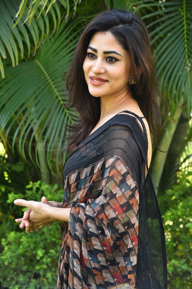 Actress Sonu Thakur at Roti Kapda Romance Press Meet Photos 16