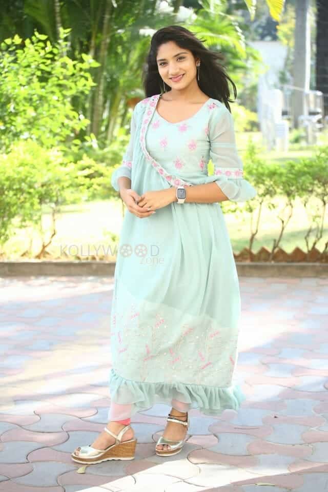 Actress Sri Nikitha at Alipiriki Allantha Dooramlo Movie Press Meet Pictures 01